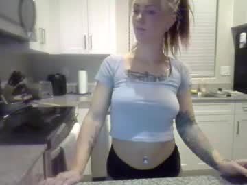 nikki kiss33