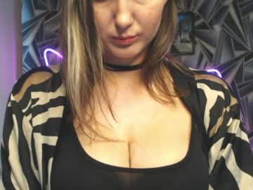 nikkikiss   